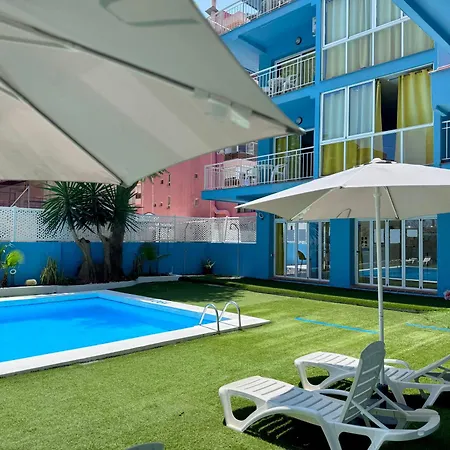 Atico Piscina Playa Y Centro טורמולינוס